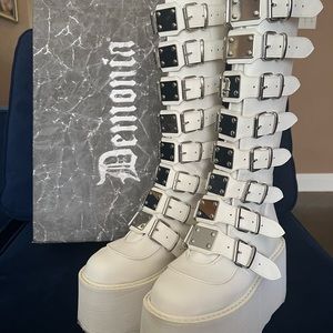 Demonia 318 white vegan leather size 8 boots